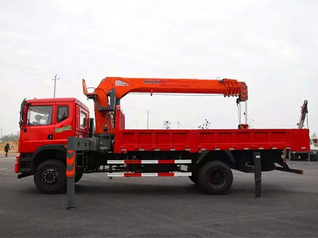 東風(fēng)D701（可裝3.2~8噸吊機(jī)）隨車(chē)吊帶自卸