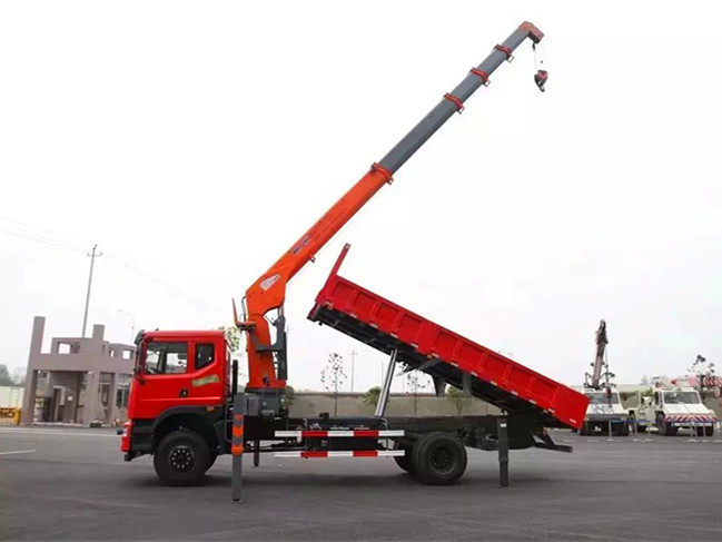 東風(fēng)D701（可裝3.2~8噸吊機(jī)）隨車(chē)吊