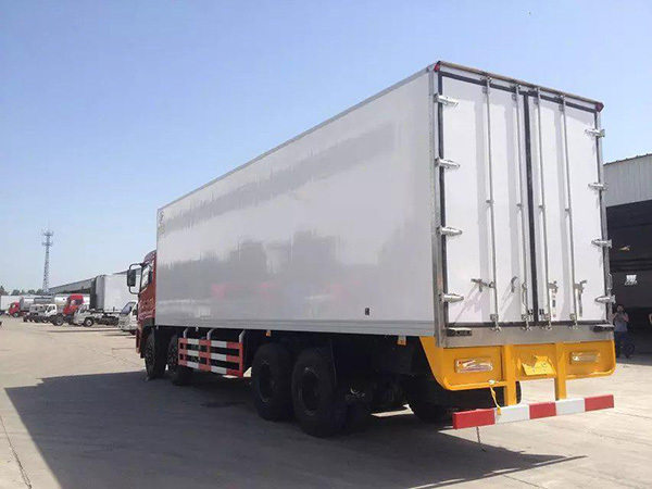 東風前四后八9.4米冷藏車