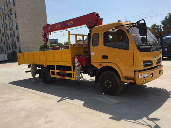 東風(fēng)4.8米隨車吊 東風(fēng)4.8米隨車吊