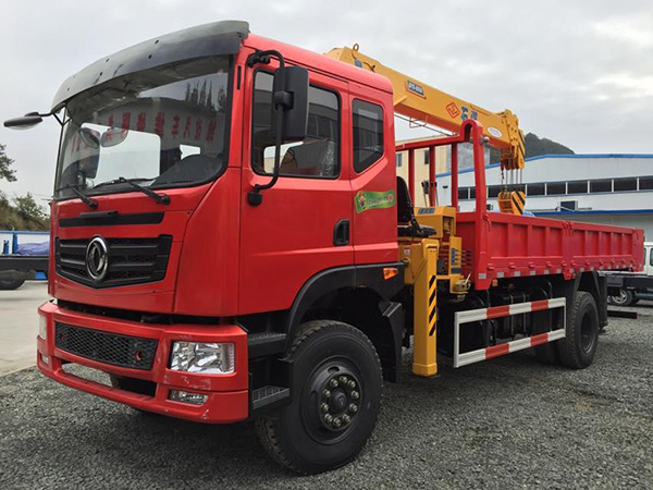 東風(fēng)征夢(mèng)6.1米貨廂隨車吊