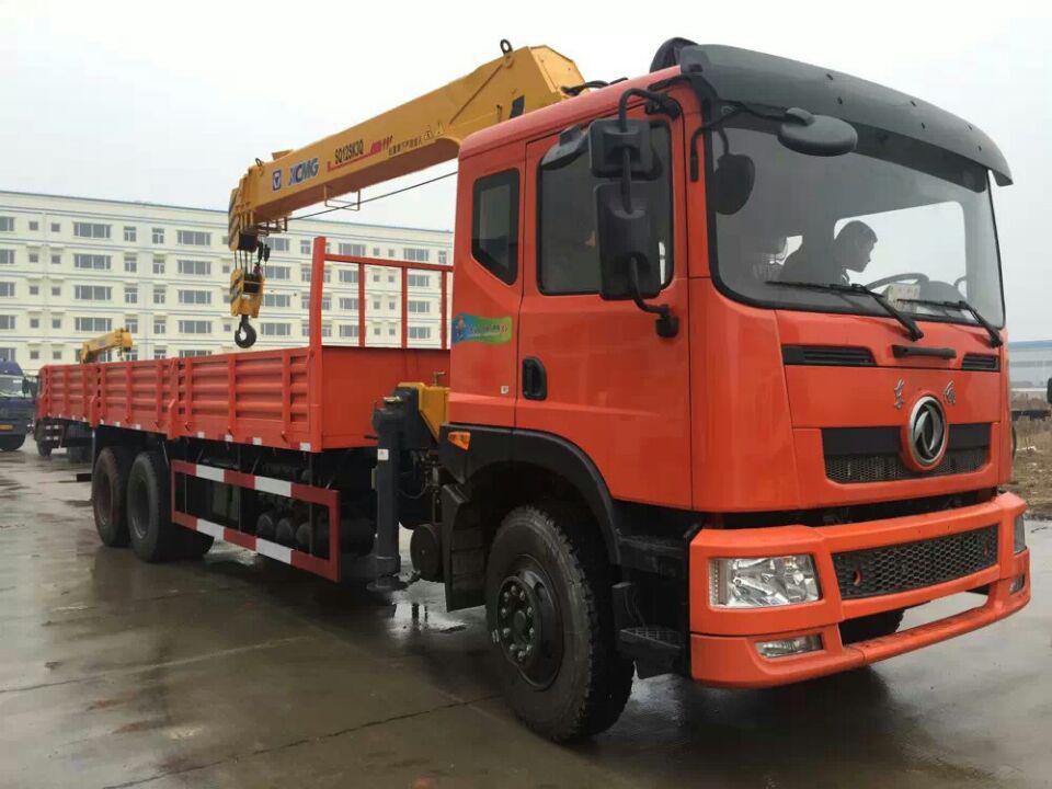 東風廂長8.5米隨車吊 東風廂長8.5米隨車吊