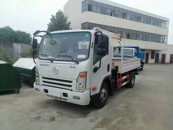 小型大運(yùn)3.2噸藍(lán)牌隨車吊