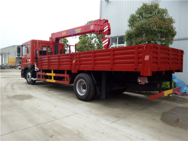 東風(fēng)多利卡長興5噸隨車吊