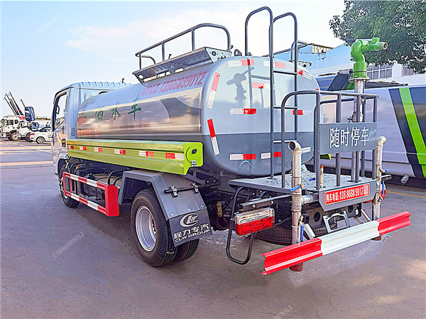 東風多利卡D6新款灑水車