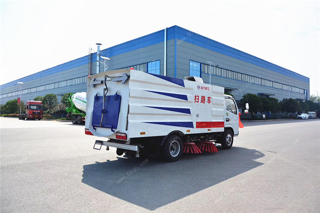 東風多利卡D6掃路車