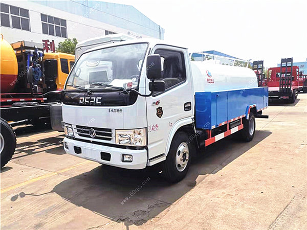 東風(fēng)多利卡5噸高壓清洗車(chē)