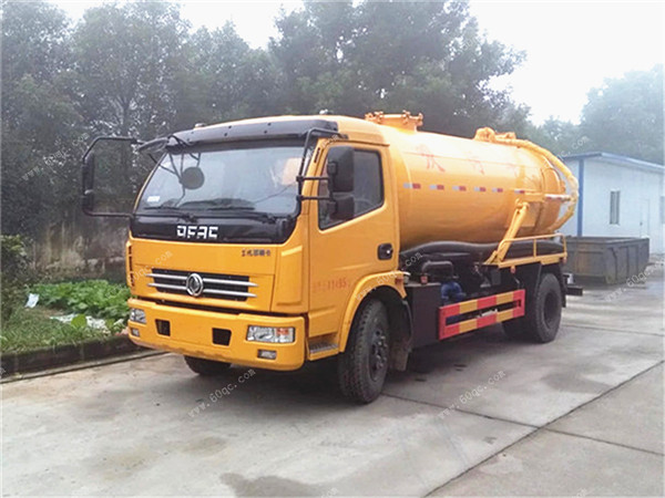 東風(fēng)多利卡D7吸污車(chē)