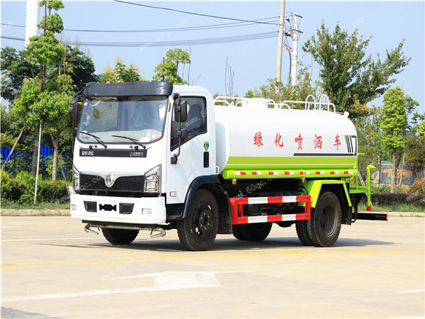 河南鄭州用戶購置國六東風福瑞卡灑水車