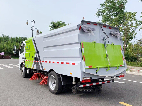 東風凱普特8方掃路車 東風凱普特8方掃路車